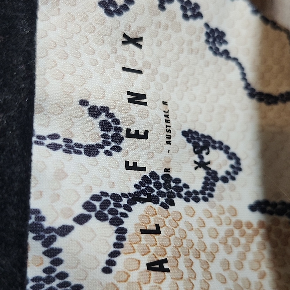 All Fenix Python Long Sports Bra - Picture 4 of 9